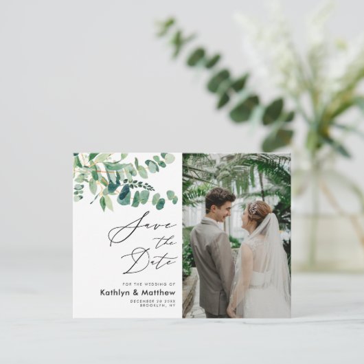 Eucalyptus Greenery Script Weddenschap bewaart de Aankondigingskaart (Staand voorkant)