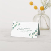 Eucalyptus groen moderne elegante zomer bruiloft plaatskaartje (Achterkant)