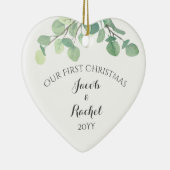 Eucalyptus Groene Eerste Kerst Getrouwd Keramisch Ornament (Rechts)
