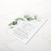 Eucalyptus Groene Script Bruiloft Zilver Folie Uitnodiging (Gedraaid)
