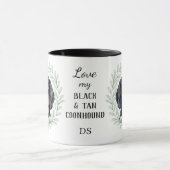 Eucalyptus Krans Black and Tan Coonhound Monogram Mok (Midden)