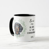 Eucalyptus Krans Black and Tan Coonhound Monogram Mok (Voorkant links)