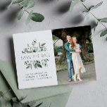 eucalyptus lijst met een trouwerij , met uitzonder briefkaart<br><div class="desc">Maak uw trouwdatum bekend met dit stijlvolle design met scriptletters met eucalyptusbladeren en een foto van het stel. De tekst kan samen met het mooie afbeelding worden bewerkt.</div>