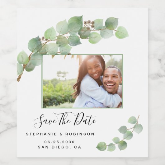 Eucalyptus Modern Persoonlijke Foto Save The Date Wijn Etiket (Enkel label)