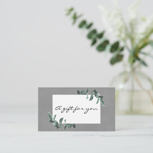 Eucalyptus op grijs cadeaubon visitekaartje (Staand voorkant)