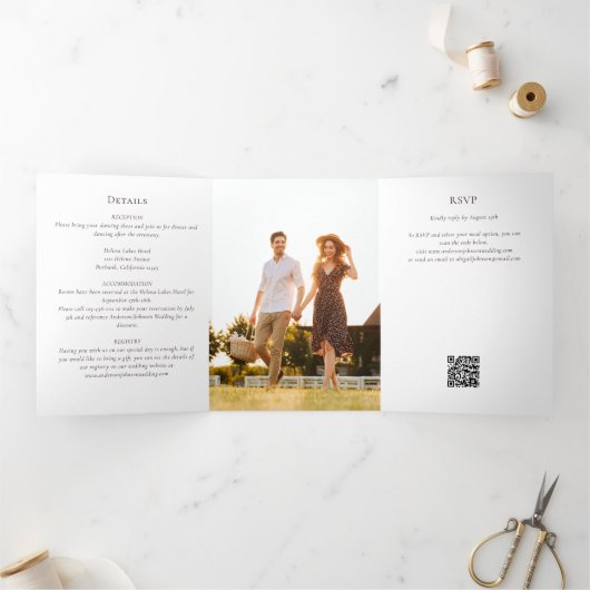 Eucalyptus Weddenschap Foto QR Code All in One Drieluik Uitnodiging (Binnen)