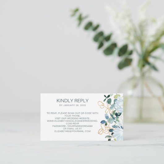 Eucalyptus & witte bloemen QR Code online RSVP Informatiekaartje (Staand voorkant)