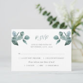 Eucalyptusblad gebladerte Moderne Trouwfeest RSVP Kaartje (Staand voorkant)