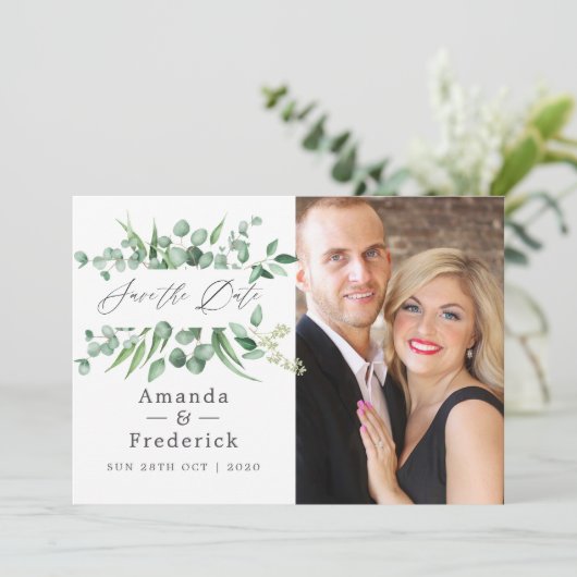 Eucalyptusbladeren groene bruiloft save the date (Staand voorkant)