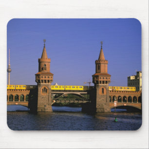 Europa, Duitsland, Berlijn. Kreuzberg, Oberbaum Muismat