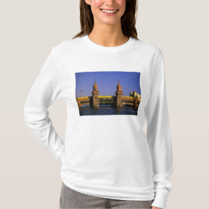 Europa, Duitsland, Berlijn. Kreuzberg, Oberbaum T-shirt
