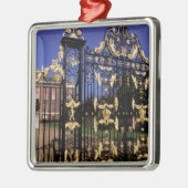 Europa, Engeland, Londen. Goudhek buiten 2 Metalen Ornament (Links)