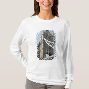 Europa, Engeland, Londen. Tower Bridge over de T-shirt