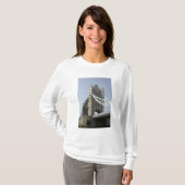Europa, Engeland, Londen. Tower Bridge over de T-shirt (Voorkant volledig)