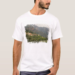 Europa, Frankrijk, Corsica, Ota.  Stad Ota en T-shirt