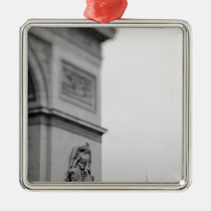 Europa, Frankrijk, Parijs. Arc de Triomphe en 2 Metalen Ornament