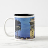 Europa, Frankrijk, Parijs. Arc de Triomphe Tweekleurige Koffiemok (Links)