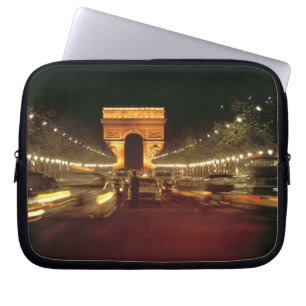 Europa, Frankrijk, Parijs. Avondverkeer raast Laptop Sleeve