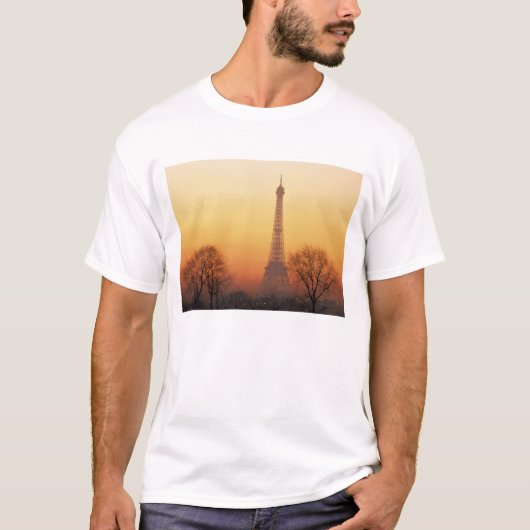 Europa, Frankrijk, Parijs. Eiffeltoren (Medium T-shirt (Voorkant)