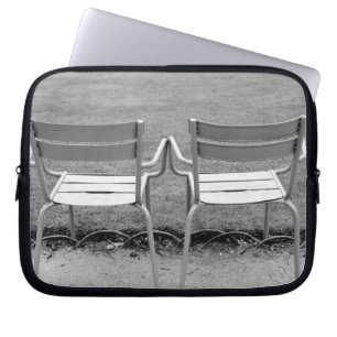Europa, Frankrijk, Parijs. Stoelen, Jardin du 2 Laptop Sleeve