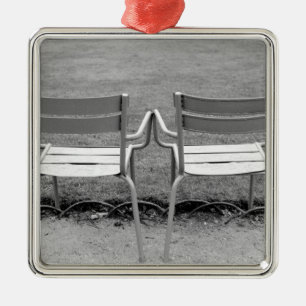 Europa, Frankrijk, Parijs. Stoelen, Jardin du 2 Metalen Ornament
