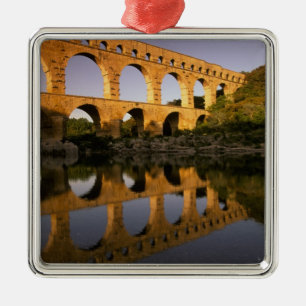 Europa, Frankrijk, Provence, Gard. Pont du Gard, Metalen Ornament