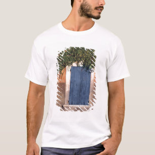 Europa, Frankrijk, Roussillon. Klimop bedekt de mu T-shirt