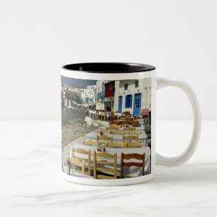 Europa, Griekenland, Mykonos. Uitzichten op de zee Tweekleurige Koffiemok