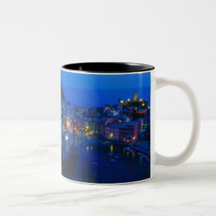 Europa, Italië, Cinque Terre, Vernazza. Heuvelacht Tweekleurige Koffiemok