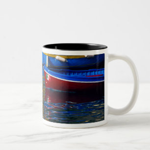 Europa, Italië, Cinque Terry, boten in Vernazza Tweekleurige Koffiemok