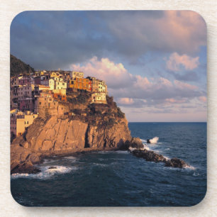Europa, Italië, Manarola. De op een klif gelegen Onderzetter