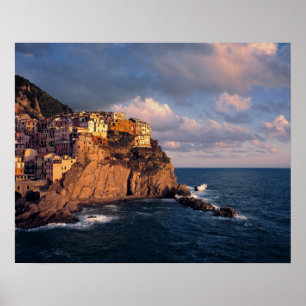 Europa, Italië, Manarola. De op een klif gelegen Poster