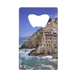 Europa, Italië, Riomaggiore. Riomaggiore is gebouw Creditkaart Flessenopener