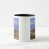 Europa, Italië, San Miniato. Onder een brede, Mok (Midden)