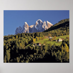 Europa, Italië, San Pietro. De Odle-groep lijkt Poster