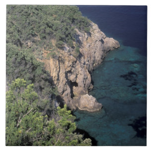 Europa, Italië, Toscane. Rotsachtige kust; Cala Tegeltje