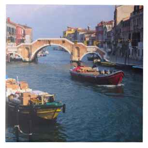 Europa, Italië, Venetië. Boten brengen Tegeltje