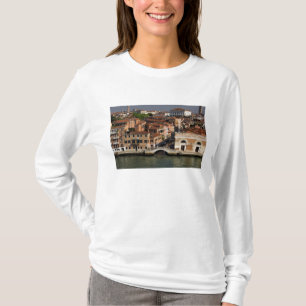 Europa, Italië, Venetië. Kanaal uitzicht. UNESCO T-shirt