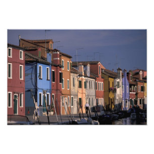 Europa, Italië, Venetië. Meerkleurige huizen Foto Afdruk