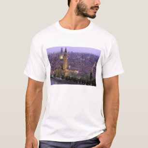 Europa, Italië, Veneto, Verona. Uitzicht van Cast T-shirt