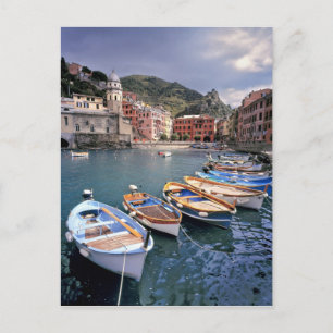 Europa, Italië, Vernazza. Brightly painted boats Briefkaart