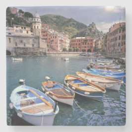 Europa, Italië, Vernazza. Felgekleurde boten Stenen Onderzetter