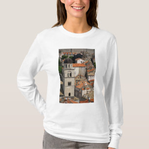 Europa, Kroatië. Middeleeuwse ommuurde stad van T-shirt
