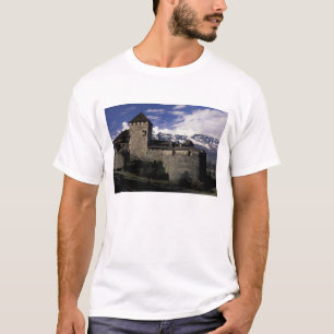 Europa, Liechtenstein, Vaduz. Burcht Vaduz, 2 T-shirt