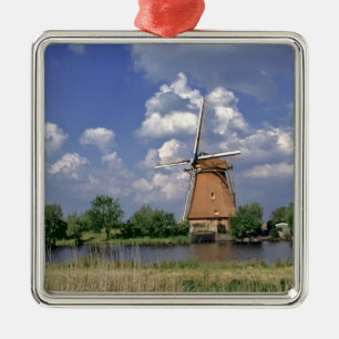 Europa, Nederland, Kinerdijk. Een windmolen staat Metalen Ornament