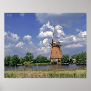 Europa, Nederland, Kinerdijk. Een windmolenzits Poster