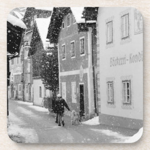 Europa, Oostenrijk, Hallstat. Besneeuwde straat Drankjes Onderzetter