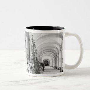 Europa, Oostenrijk, Salzburg. Cherub en monument Tweekleurige Koffiemok