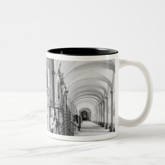 Europa, Oostenrijk, Salzburg. Cherub en monument Tweekleurige Koffiemok (Rechts)