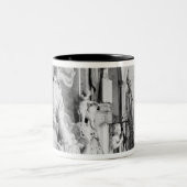 Europa, Oostenrijk, Salzburg. Cherub en monument Tweekleurige Koffiemok (Center)